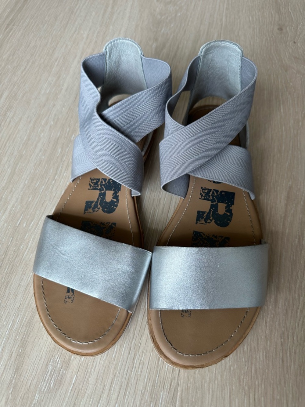 Sorel Ella II Leather Slide Sandals Women’s 8 Silver Flat Casual